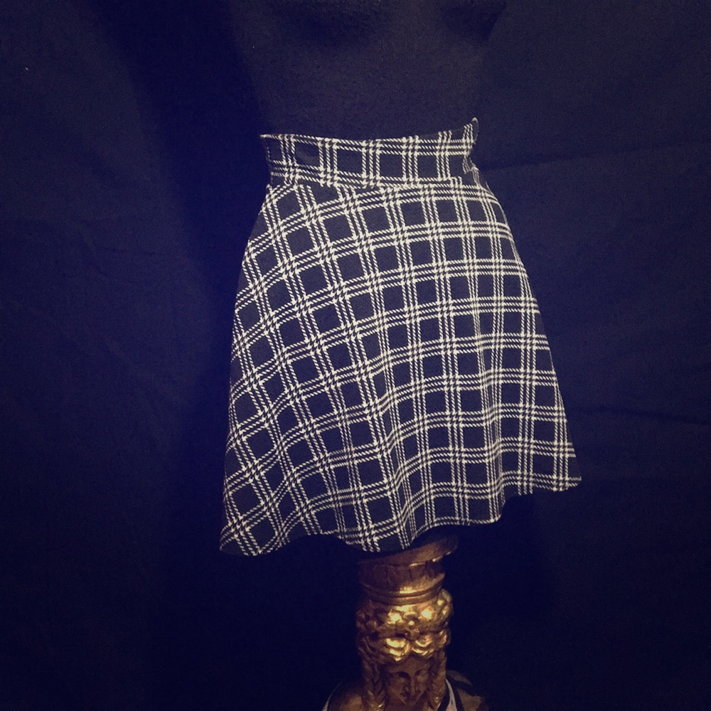 Plaid high-waisted skirt